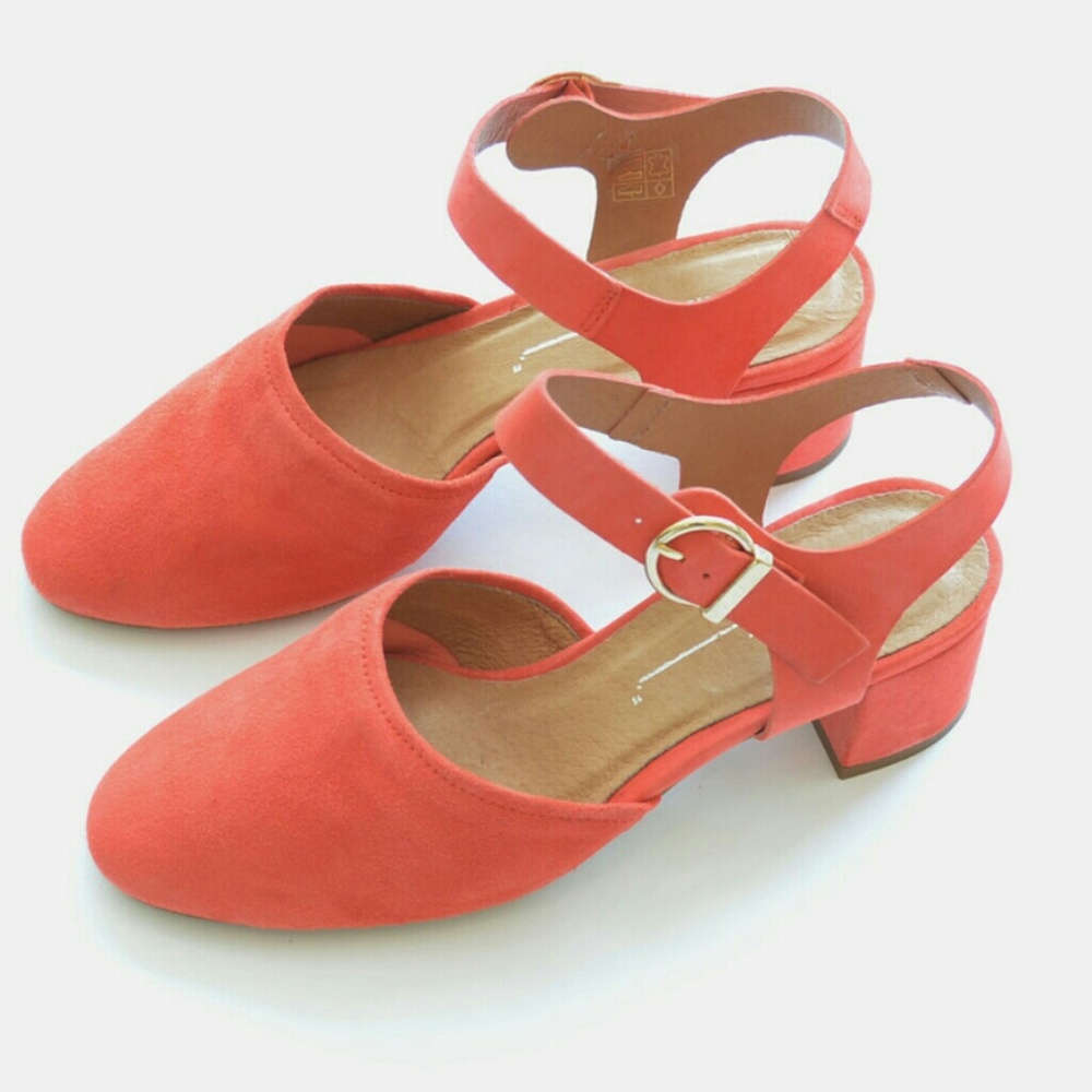 Intentionally Blank Crystal Block Heels 40EU - Picture 1 of 5